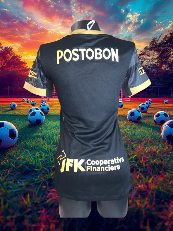 UNIFORME ATLÉTICO NACIONAL BLACK GOLD DAMA – ELEGANCIA VERDOLAGA