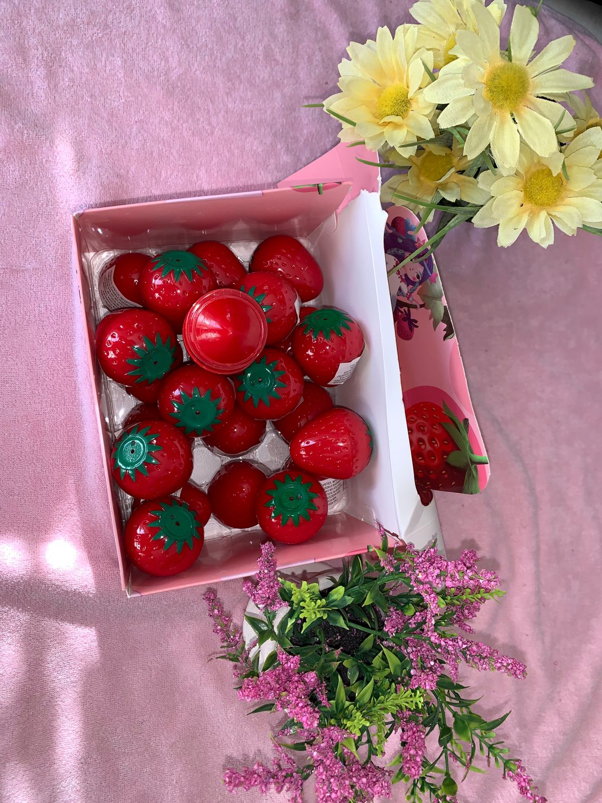 🍓 BÁLSAMO LABIAL EN FORMA DE FRESA – HIDRATACIÓN DULCE Y DURADERA