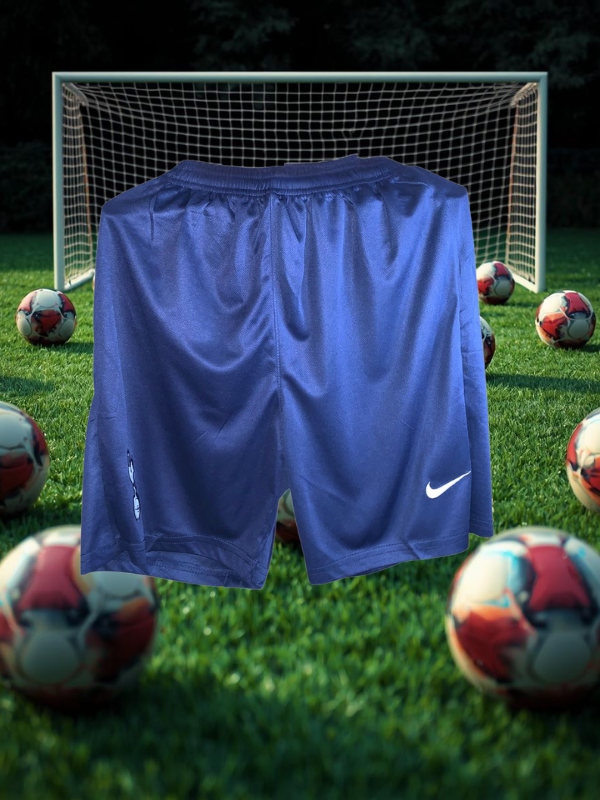 UNIFORME TOTTENHAM BLUE STRIPES – PRECISIÓN INGLESA CON ESTILO VANGUARDISTA