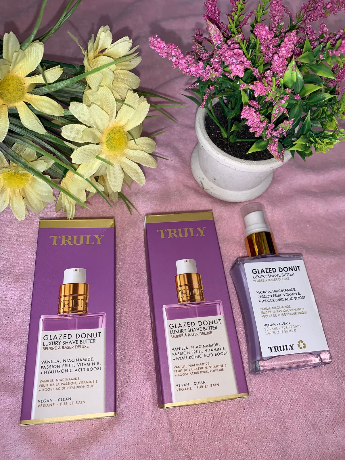 CREMA ACLARADORA GLAZED DONUT TRULY PARA DESPUES DEL DEPILADO