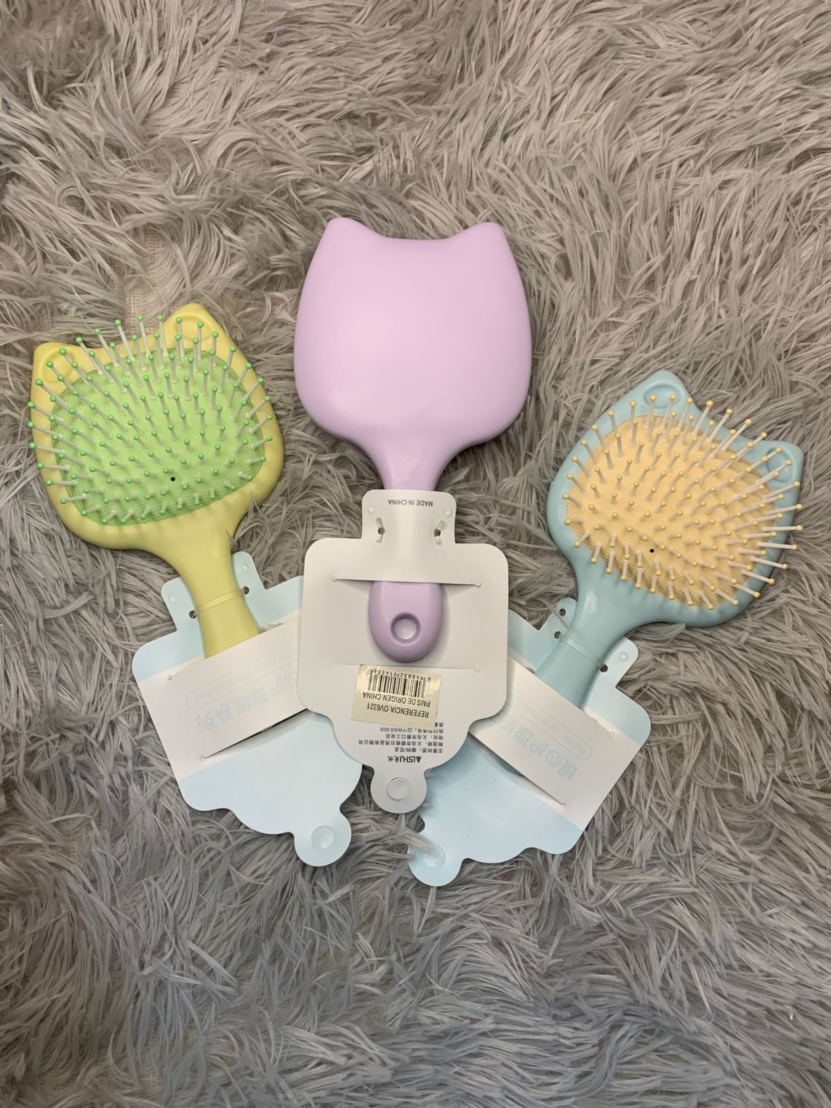 🐱✨ CEPILLO DESENREDANTE SUAVE, PRÁCTICO Y ANTITIRONES