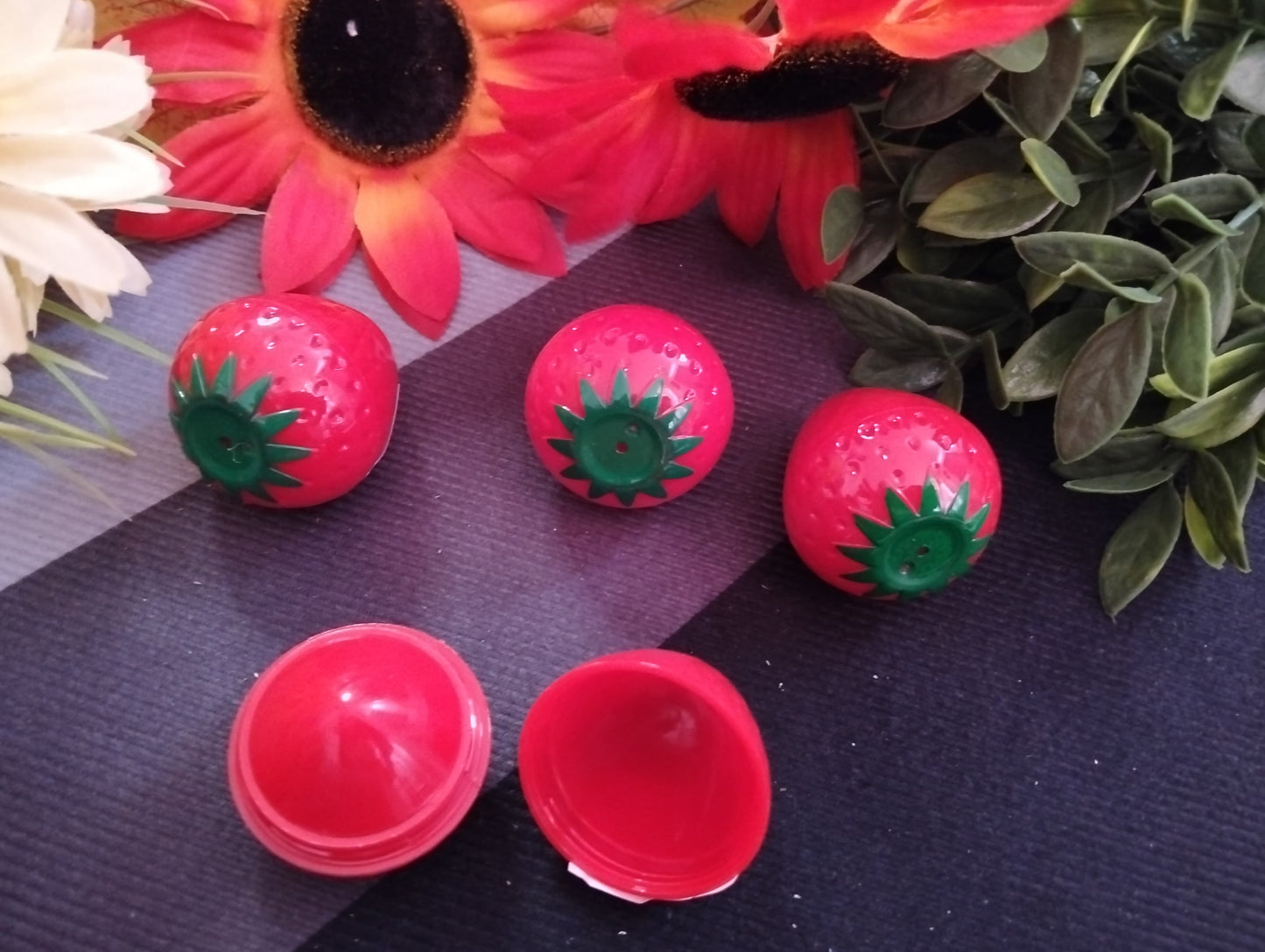 🍓 BÁLSAMO LABIAL EN FORMA DE FRESA – HIDRATACIÓN DULCE Y DURADERA