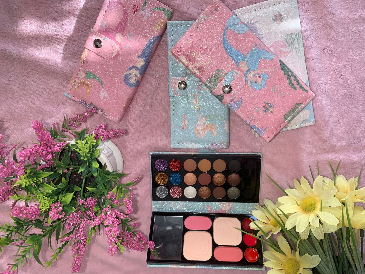 PALETA DE MAQUILLAJE SIRENA – BELLEZA CREATIVA CON ESTILO FANTASÍA