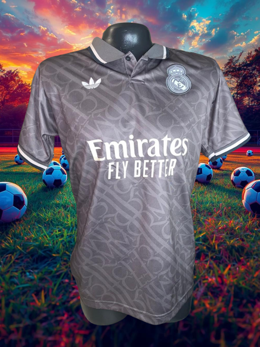 UNIFORME REAL MADRID GREY LEGACY – ESTILO CLÁSICO