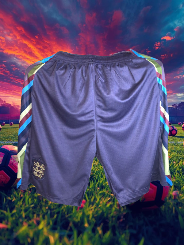 UNIFORME INGLATERRA PURPLE LEGACY – ELEGANCIA BRITÁNICA CON ESPÍRITU COMPETITIVO